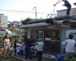 子ども広場 常緑キリンソウ袋方式販売緑化計画研究所屋根緑化施工事例