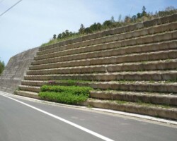 多段積緑化 常緑キリンソウ袋方式販売緑化計画研究所多段積緑化施工事例